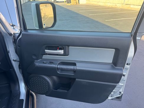 Used 2007 Toyota FJ Cruiser image 29