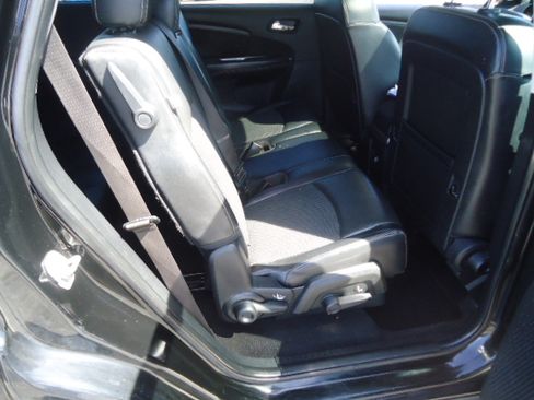 Used 2020 Dodge Journey FWD Crossroad image 17