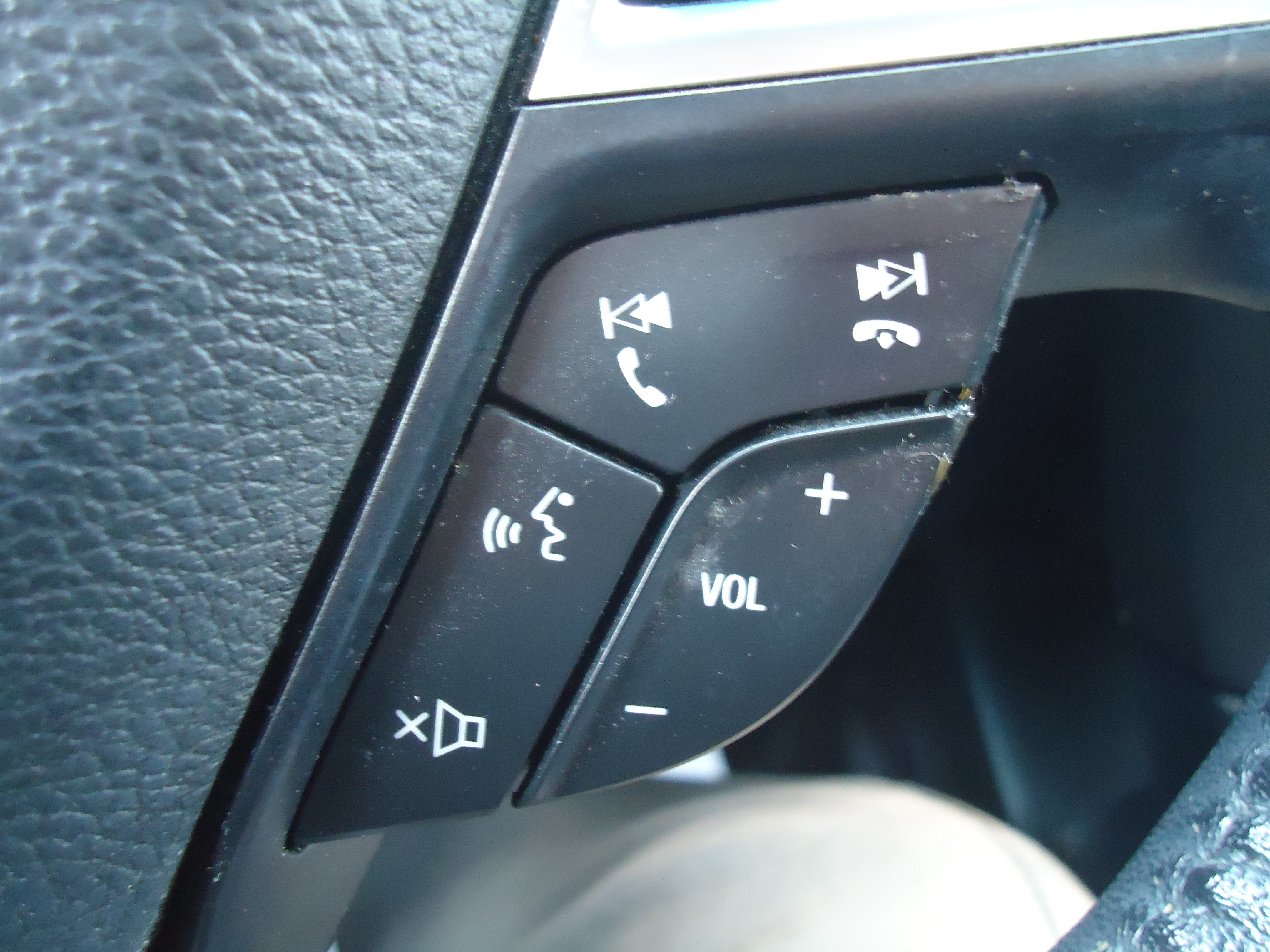 Used 2018 Ford Edge AWD SEL image 17