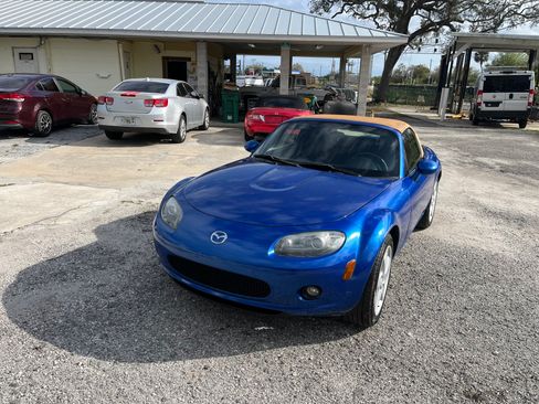 Used 2006 MAZDA MX-5 Miata image 1