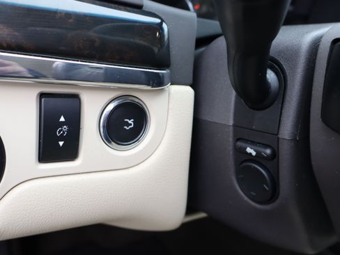 Used 2015 Lincoln MKS Elite image 35