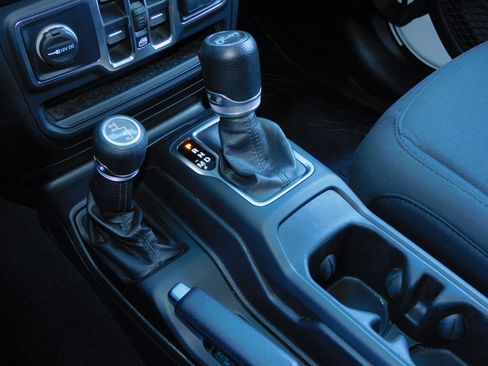 Used 2019 Jeep Wrangler 4WD Unlimited Sport image 27