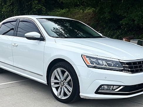 Used 2016 Volkswagen Passat 1.8T FWD image 13
