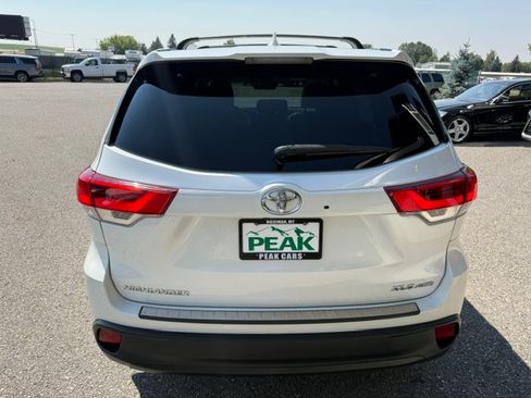 Used 2017 Toyota Highlander AWD V6 image 4