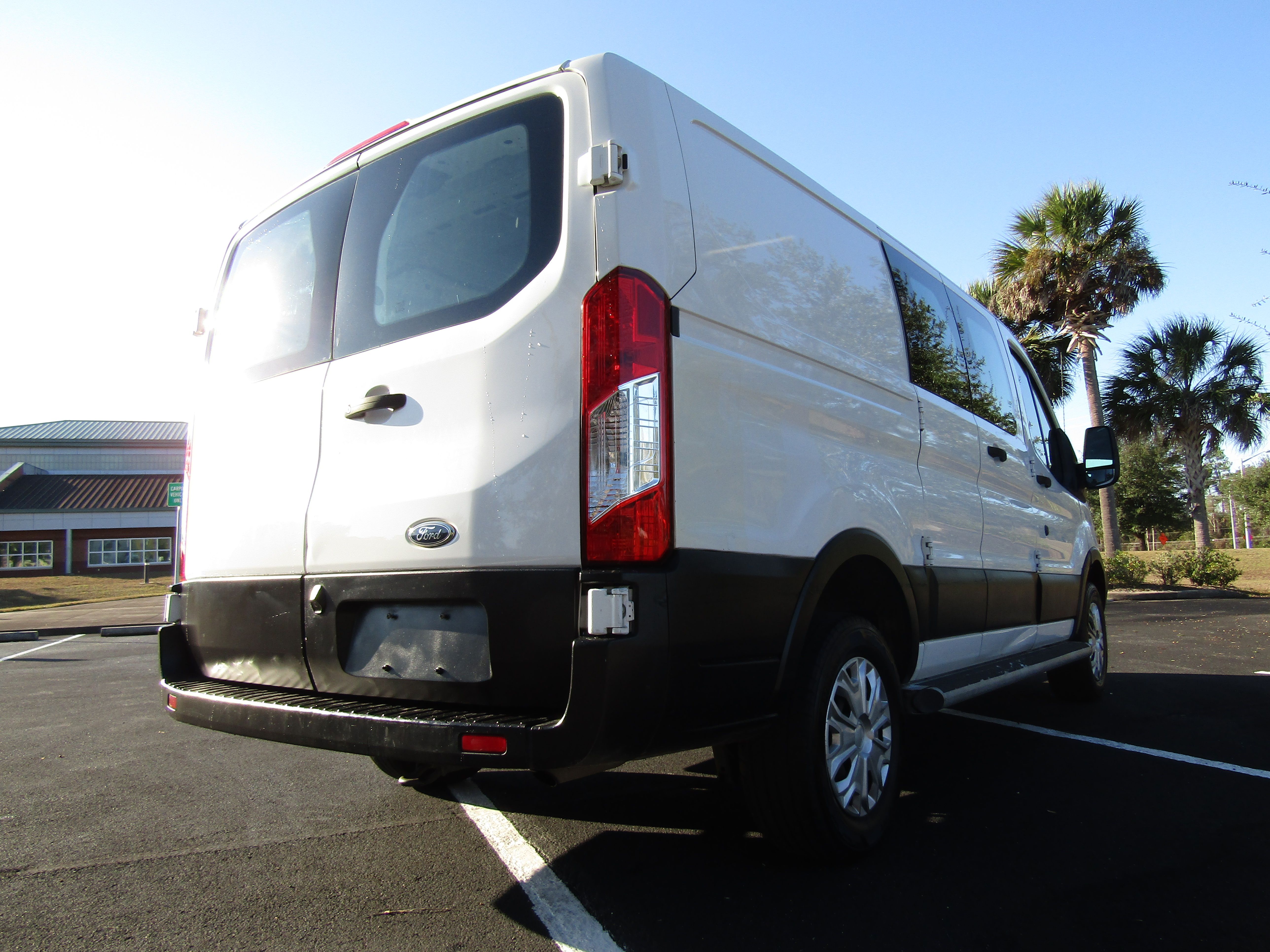 Used 2019 Ford Transit 250 130 Low Roof RWD image 5
