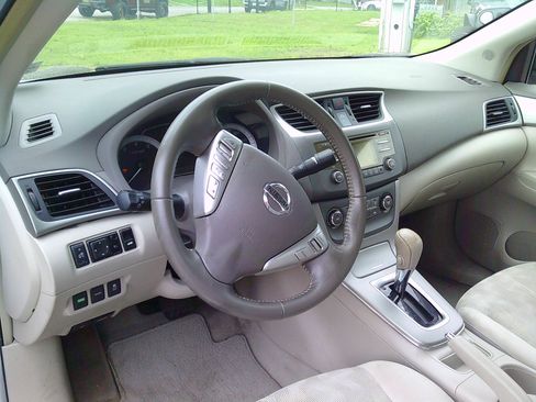 Used 2013 Nissan Sentra SV FWD image 8