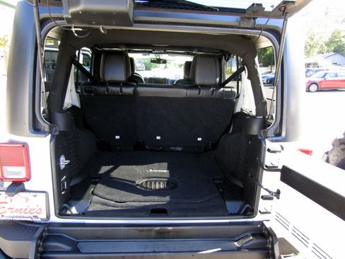 Used 2017 Jeep Wrangler Unlimited image 15