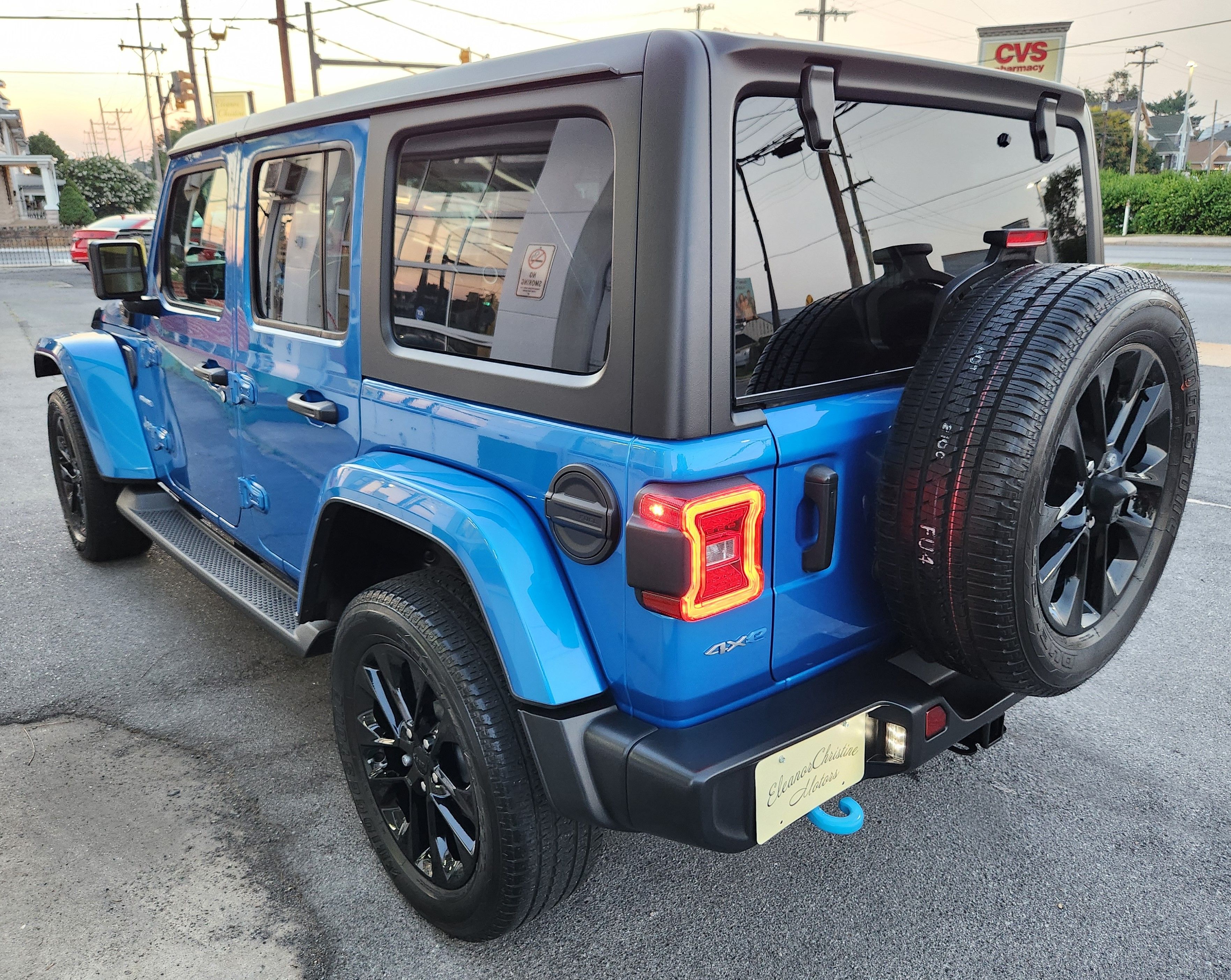Used 2023 Jeep Wrangler 4WD Unlimited Sahara 4xe image 9