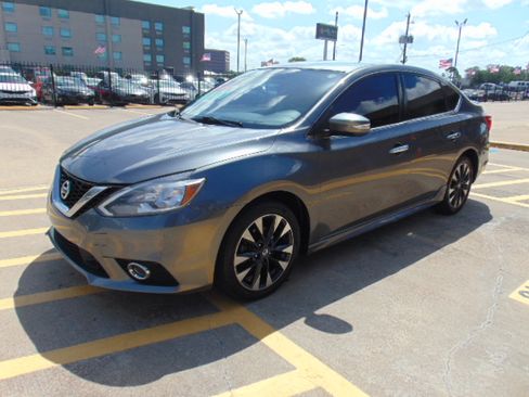 Used 2019 Nissan Sentra SR image 4