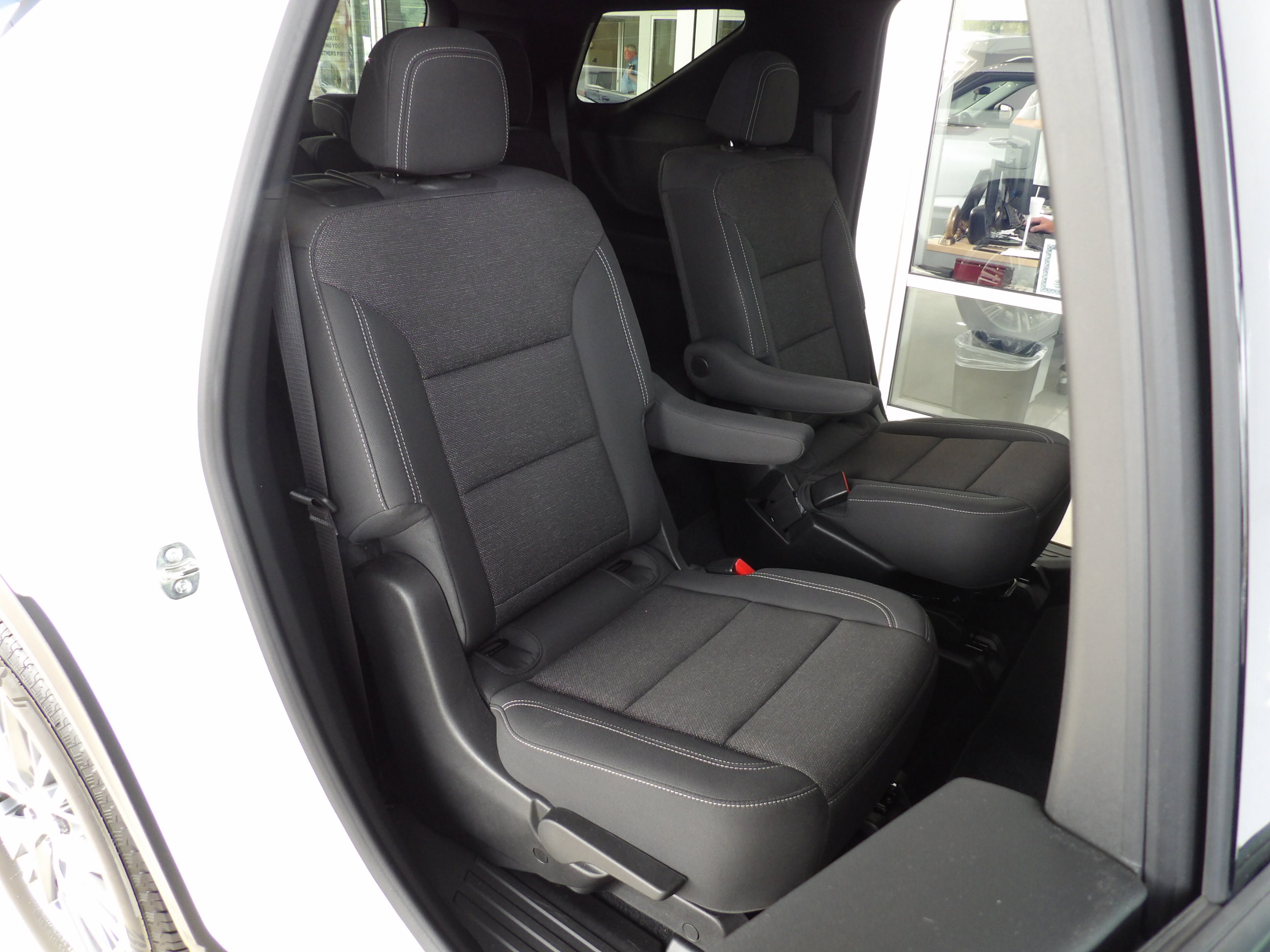 Used 2026 Chevrolet Traverse FWD LT image 19