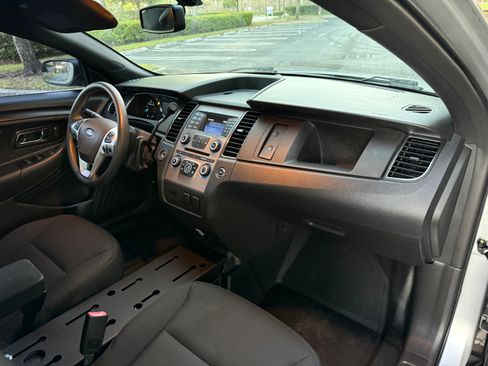 Used 2016 Ford Taurus image 16