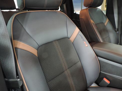 Used 2024 GMC Canyon AT4 image 30