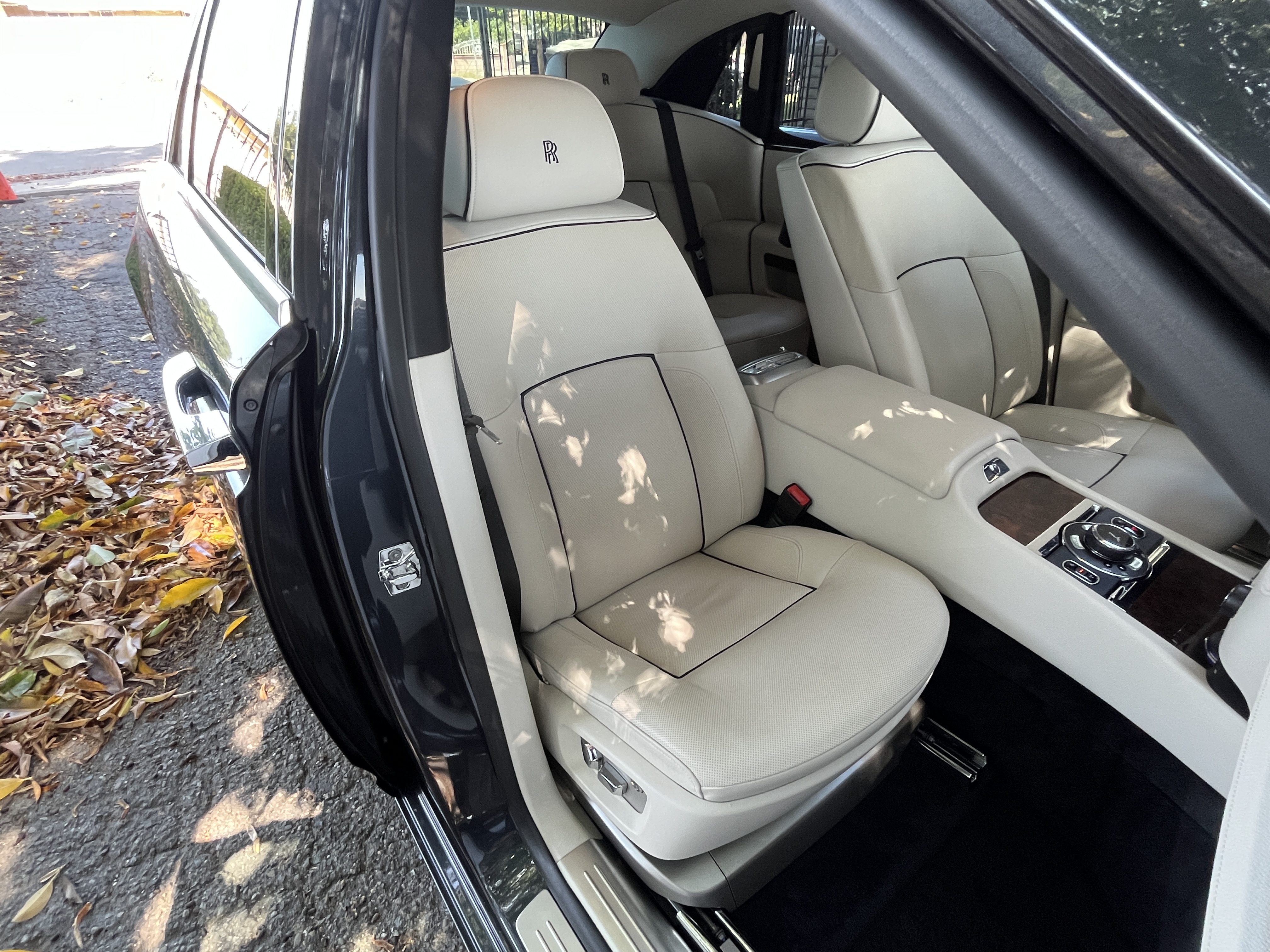 Used 2014 Rolls-Royce Ghost RWD image 27