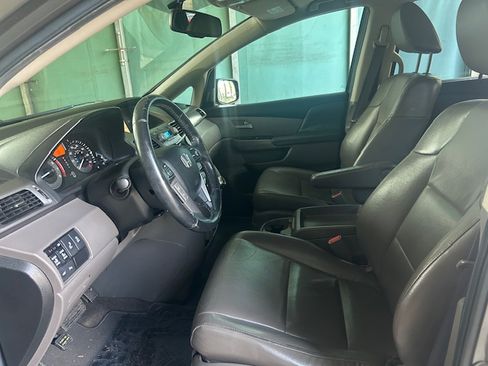 Used 2013 Honda Odyssey Touring Elite image 23