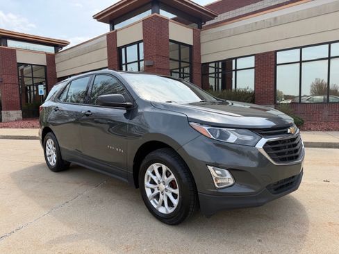 Used 2018 Chevrolet Equinox LS FWD image 1