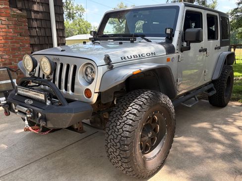 Used 2012 Jeep Wrangler 4WD Unlimited Rubicon image 2