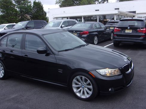 Used 2011 BMW 328i xDrive Sedan AWD/4WD image 2