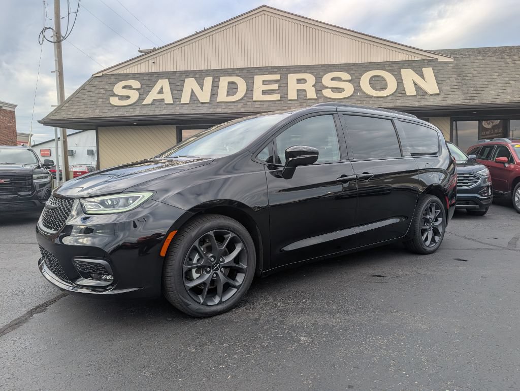Used 2026 Chrysler Pacifica Select FWD image 1