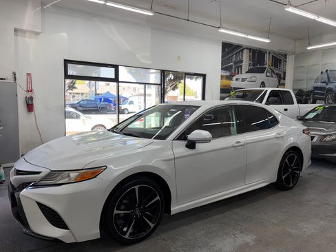 Used 2020 Toyota Camry XSE FWD image 9