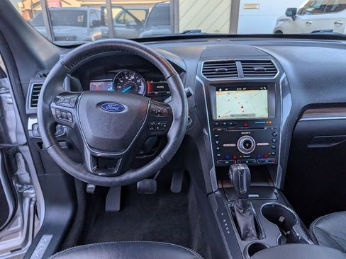 Used 2018 Ford Explorer Limited image 10