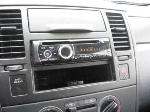 Used 2010 Nissan Versa Sedan FWD image 10