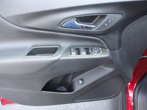 Used 2024 Chevrolet Equinox LT image 18