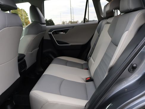 Used 2022 Toyota RAV4 Limited image 11