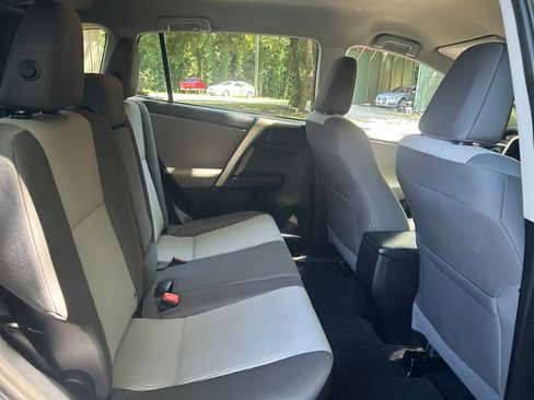 Used 2015 Toyota RAV4 AWD LE image 21