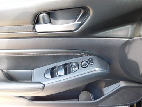 Used 2020 Nissan Altima 2.5 S FWD image 11