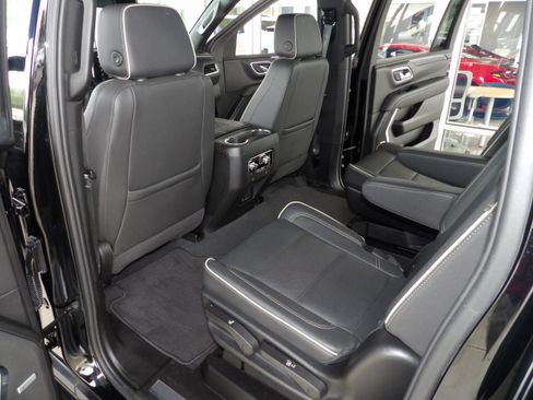 Used 2024 GMC Yukon XL 2WD SLT image 20
