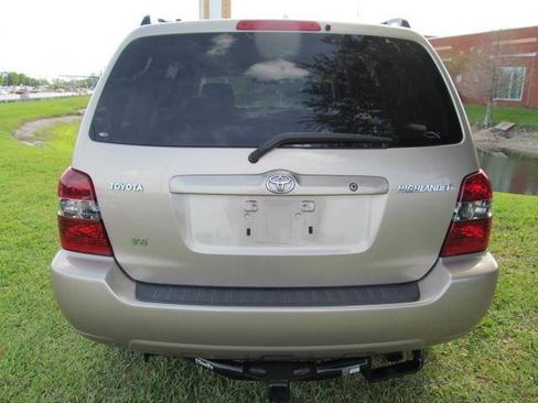 Used 2004 Toyota Highlander image 4