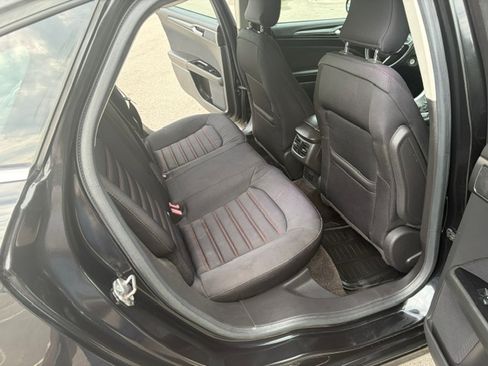 Used 2015 Ford Fusion SE FWD image 12