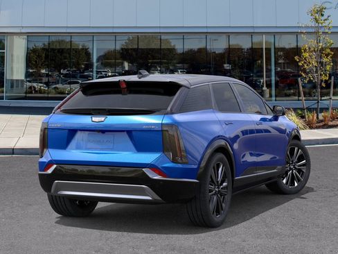 New 2025 Cadillac Optiq Luxury 2 image 4