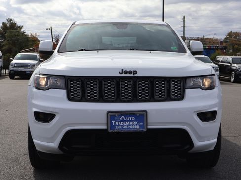 Used 2019 Jeep Grand Cherokee Altitude image 3