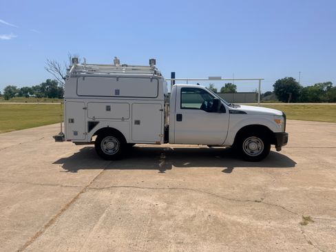 Used 2013 Ford F350 2WD Regular Cab Super Duty image 4