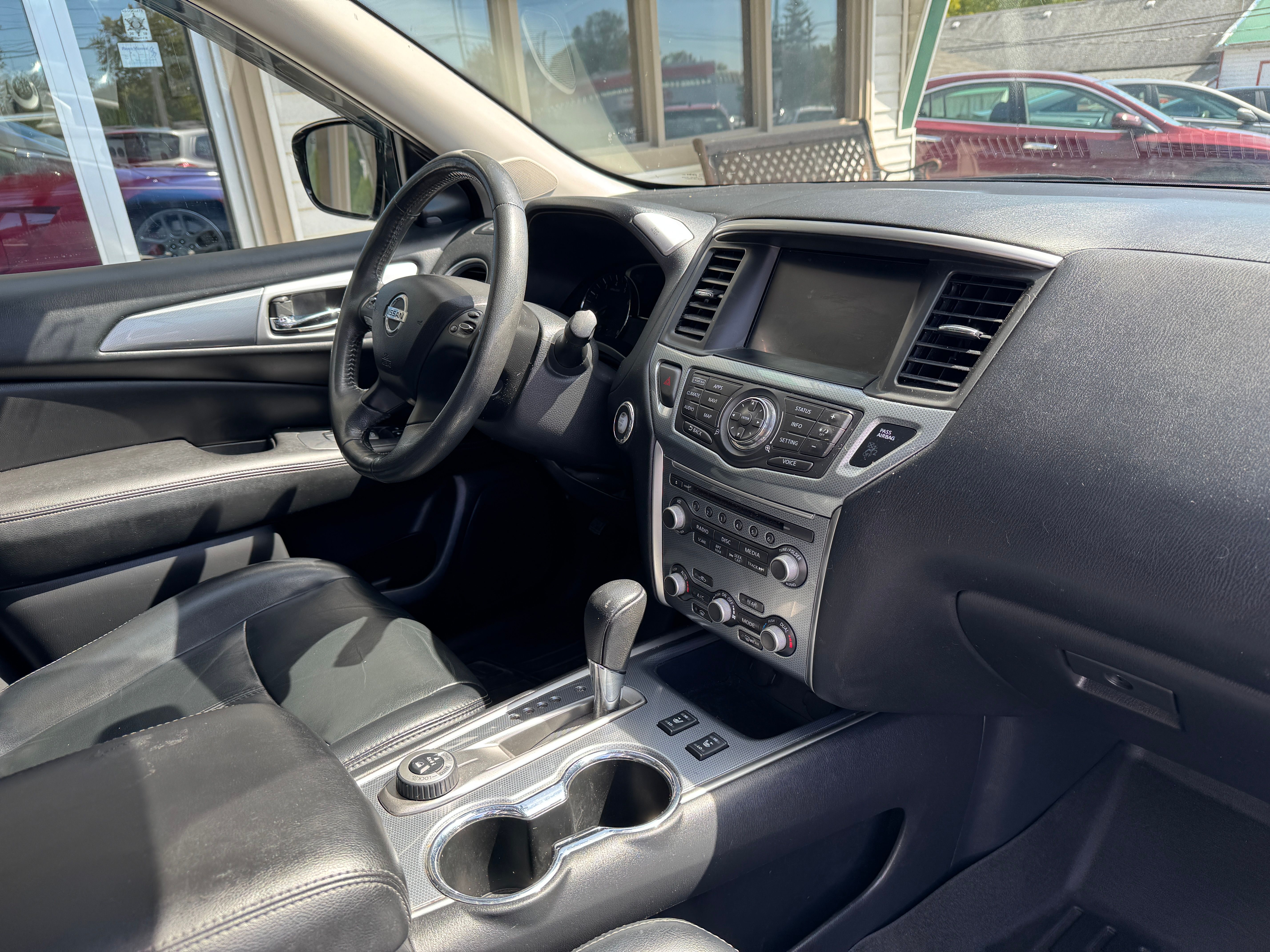 Used 2017 Nissan Pathfinder 4WD SL w/ Premium Package image 18