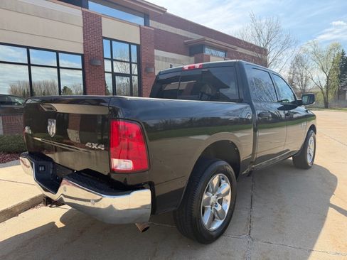 Used 2016 RAM 1500 SLT image 3