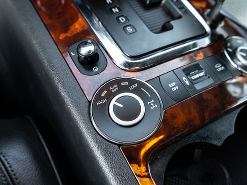 Used 2006 Volkswagen Touareg V10 TDI image 51