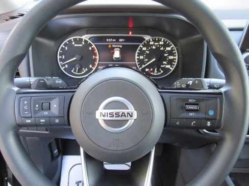 Used 2021 Nissan Rogue SV image 11