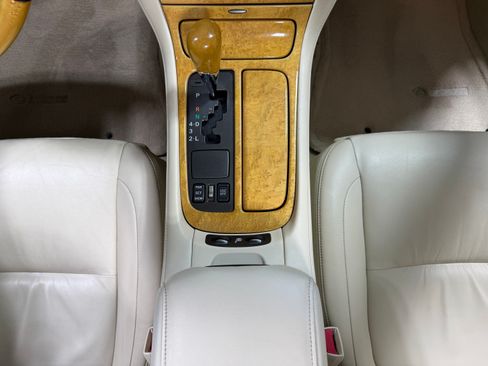 Used 2004 Lexus SC 430 Convertible RWD image 26
