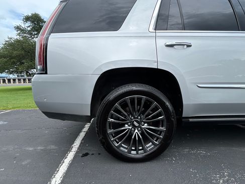 Used 2017 Cadillac Escalade 2WD Platinum image 22