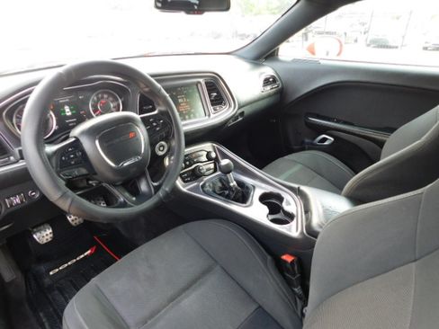 Used 2016 Dodge Challenger R/T Shaker RWD image 9