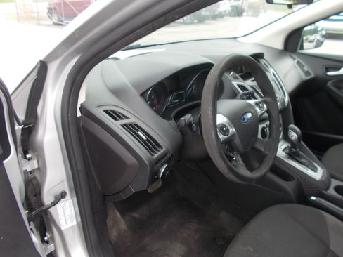 Used 2014 Ford Focus SE Sedan FWD image 6