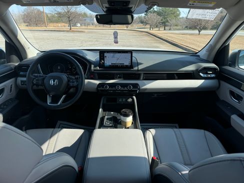 Used 2025 Honda Pilot Touring image 18