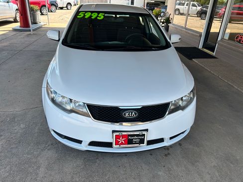 Used 2010 Kia Forte EX Sedan FWD image 3