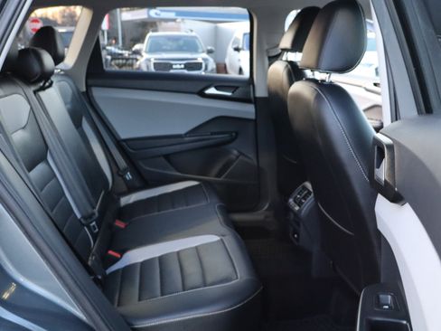 Used 2022 Volkswagen Taos SEL image 15