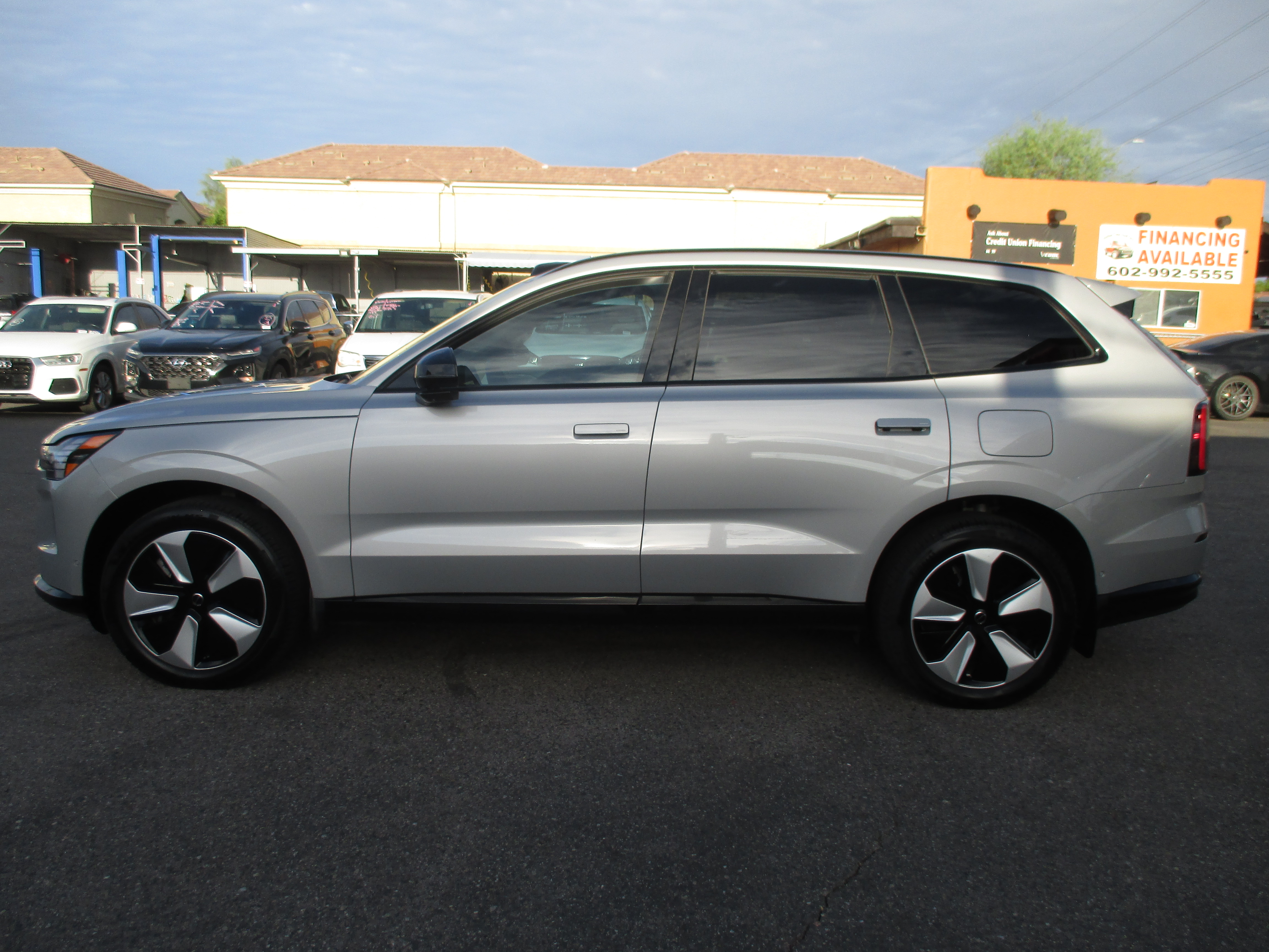 Used 2025 Volvo EX90 AWD Plus 7-Passenger image 1