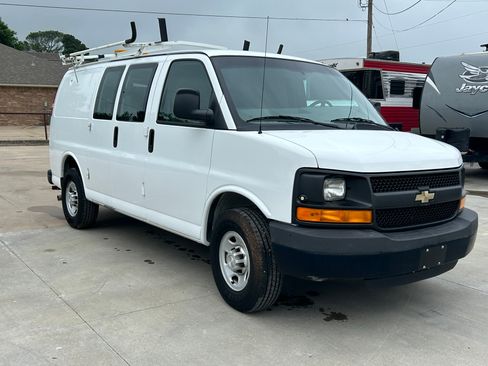 Used 2014 Chevrolet Express 2500 image 3