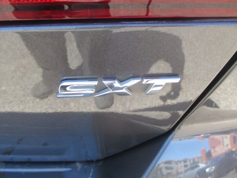 Used 2018 Dodge Journey SXT FWD image 14