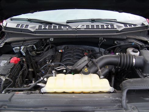 Used 2019 Ford F150 XLT image 6